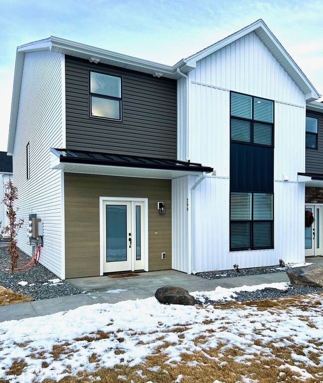 Building Photo - Peregrine Townhomes
