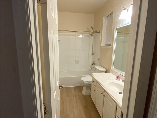 Photo - 118 W Russet Grove Cir