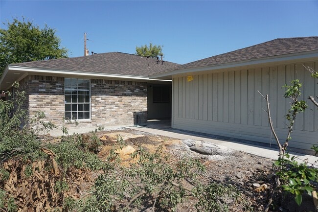 Building Photo - 1913 Normal Park Dr