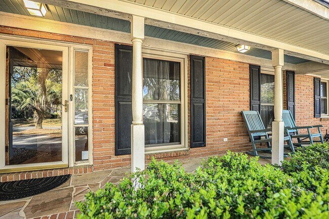 Photo - 5415 Speir St