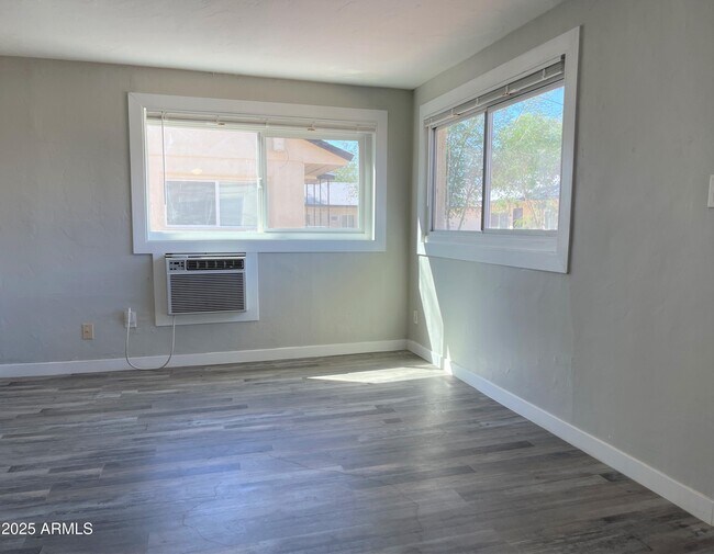 Photo - 1125 E Devonshire Ave Unit 7