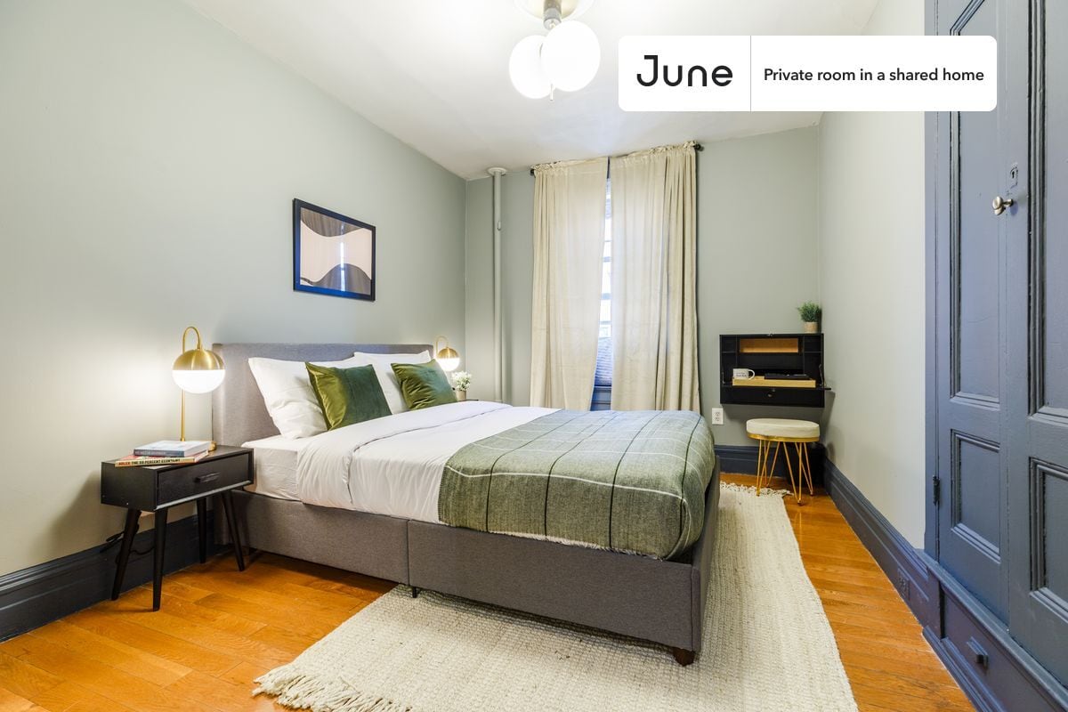 Private bedroom in 4 bed/1 bath Home - Private bedroom in 4 bed/1 bath Home