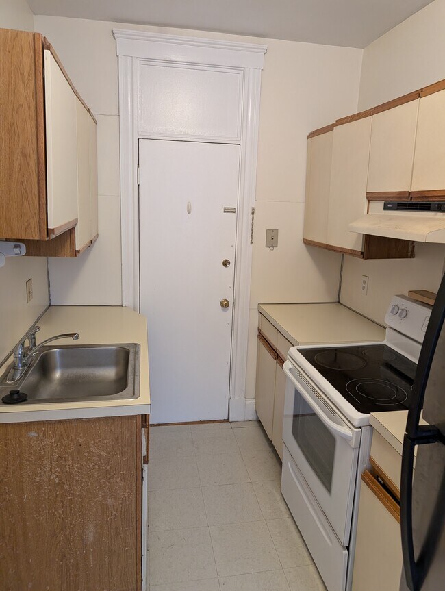 2 Sutherland Rd Unit 3