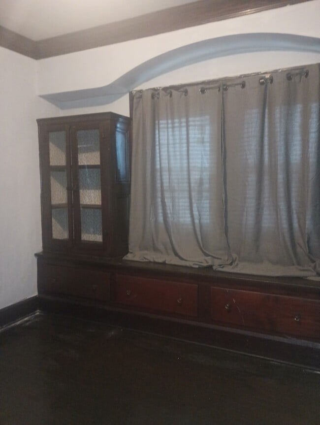 Photo - 9909 Dunlap Ave