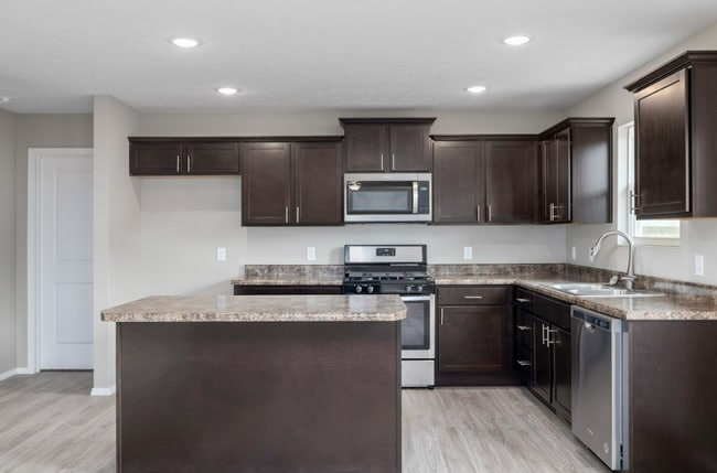 Photo - 3 Bedroom Rental with fenced in yard!