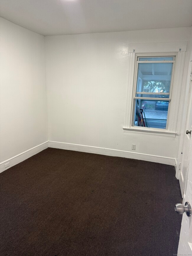 Building Photo - 42 Bassett St Rental