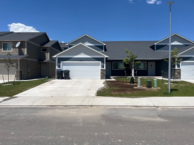 Building Photo - 3 BEDROOM 2 AND A HALF BATH NEWER CONSTRUCTION TWINHOME IN HARMONY VALLEY