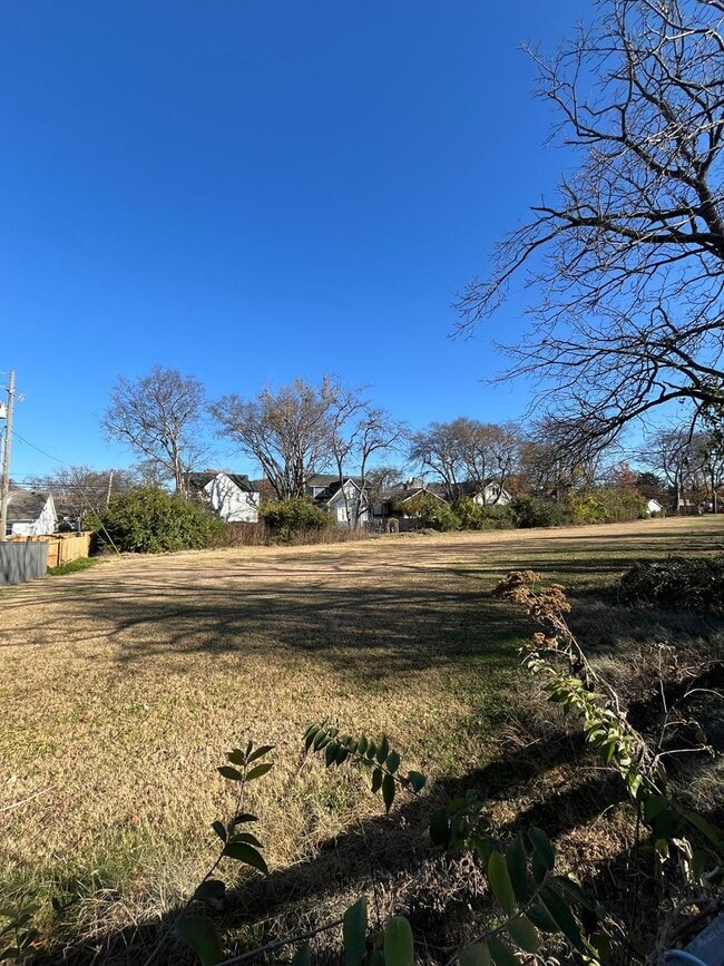 Photo - Charming Home in Belmont-Hillsboro Neighborhood, minutes to Vandy and Belmont, Fenced Yard
