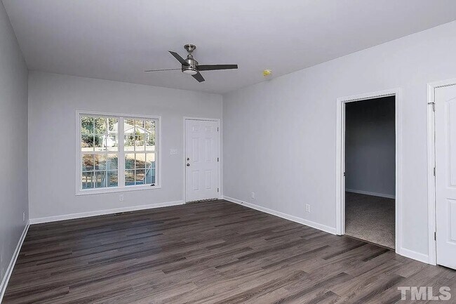 Photo - 2612 Holloway St