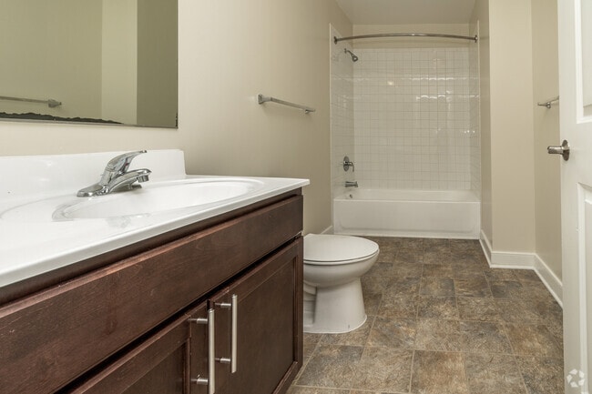 2BR, 2BA - 830SF - Second Bathroom