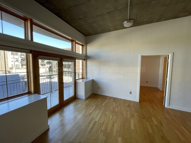 Photo - 1925 W 32nd Ave Unidad 205