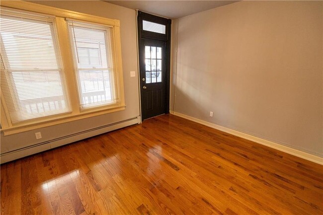 Photo - 948 W Maple St Townhome