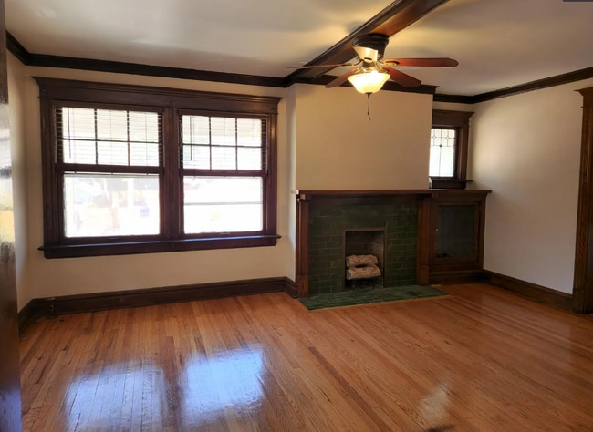 Photo - 811 E 39th St Unidad 2