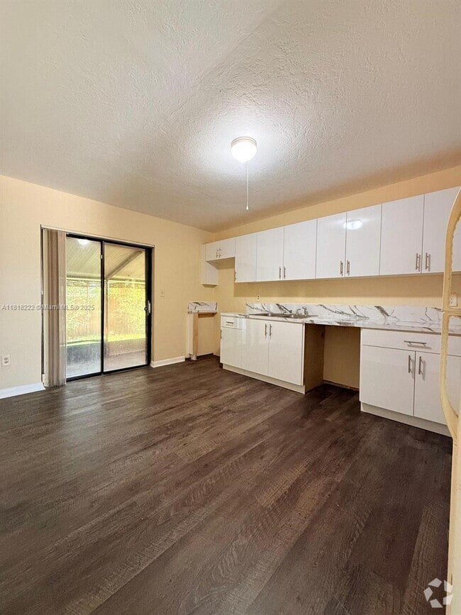 Building Photo - 1902 SW 97th Ave Rental