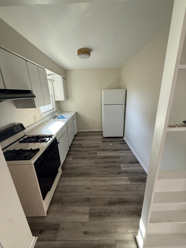 Photo - 1060 W Hickory St