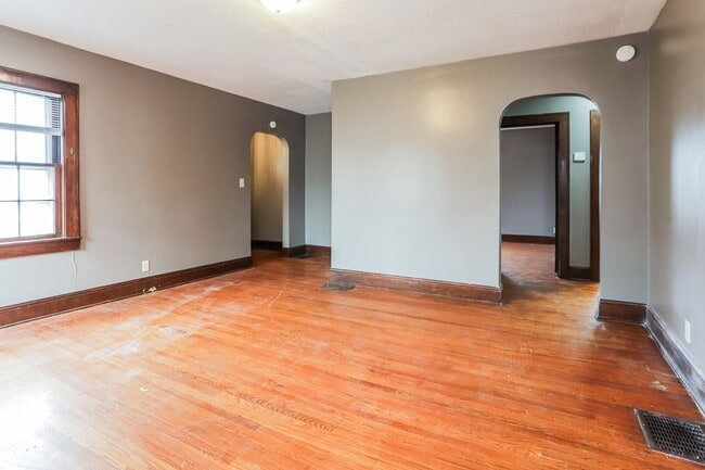 Photo - 3502 Lansing Ave