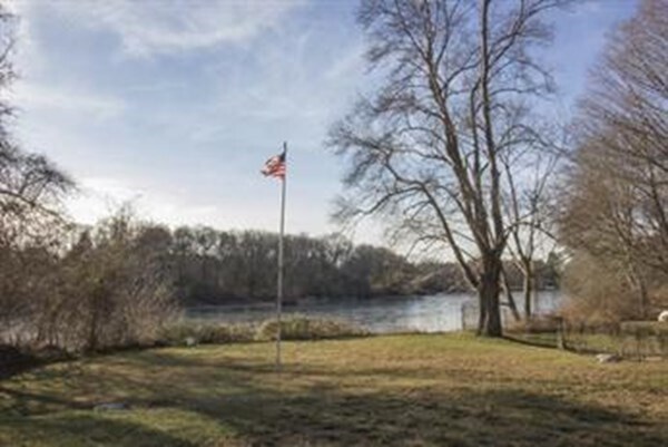 Photo - 581 Washington St