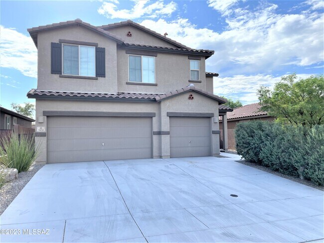 9450 N Andrina Dr