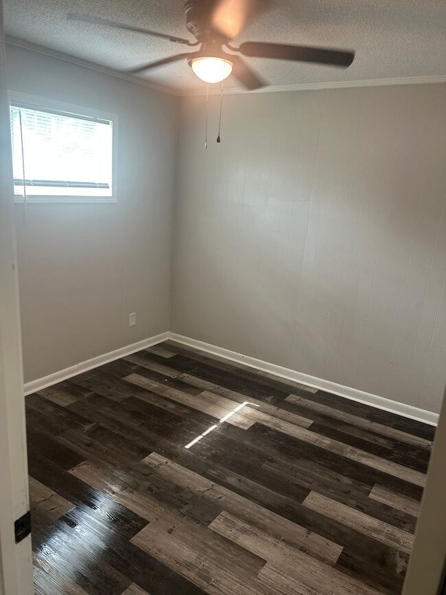 Photo - Newly Remodeled 2 Bedroom, 1 Bathroom Triplex Unit 610 #2