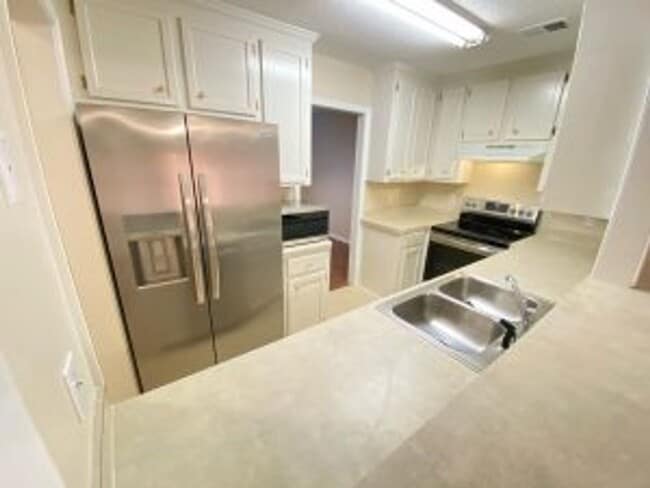 Photo - 164 W Hampton St