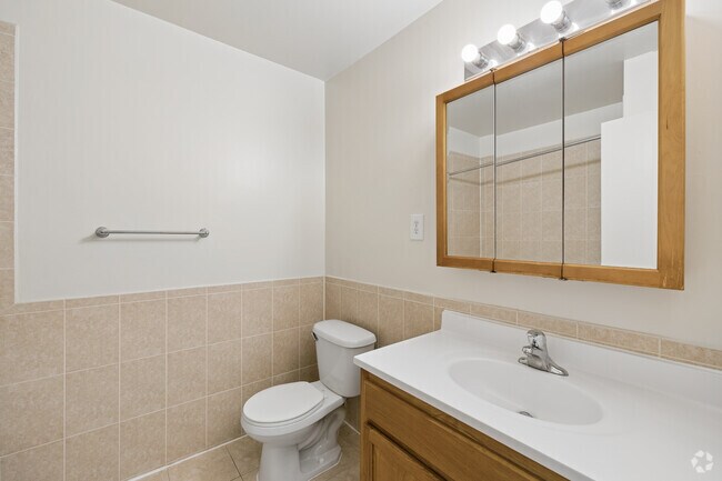 2BR, 1BA - 1,296SF - Bathroom