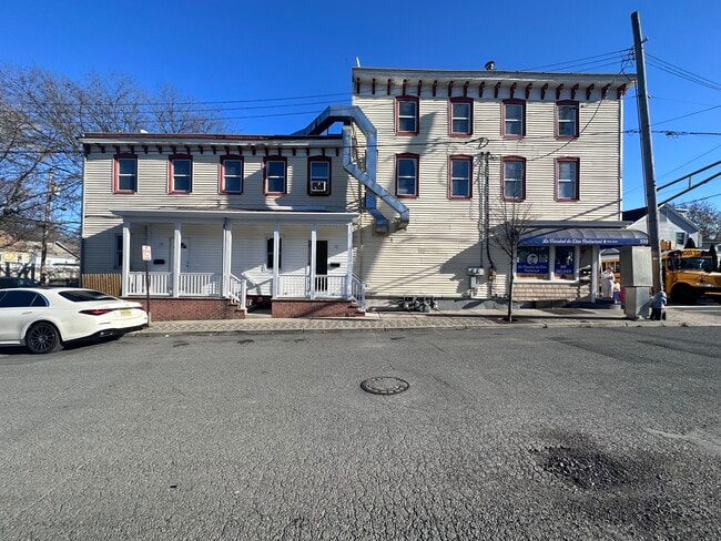Photo - 559 S Main St