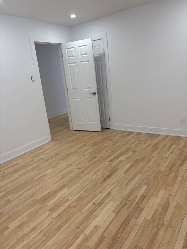 Photo - 4940 Edouard Montpetit Blvd Unit 5