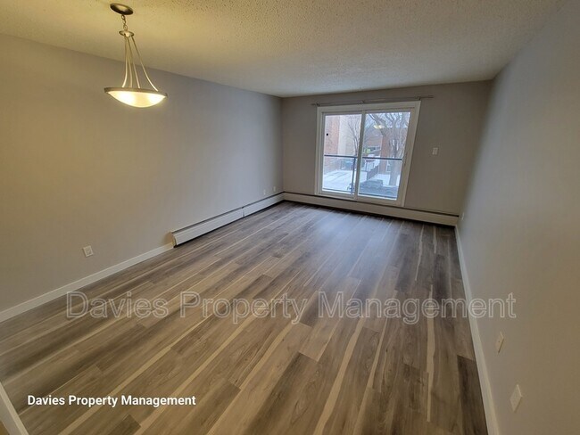 Photo - 10326-10117 117 St NW Unit #302