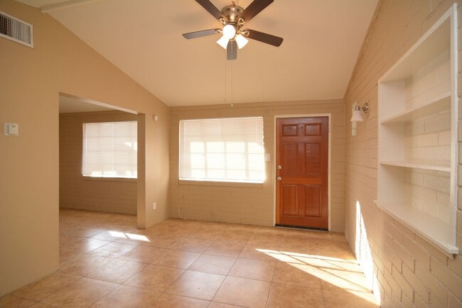 Photo - Charming 2 Bedroom 1 Bath Home! Central Tucson Location!
