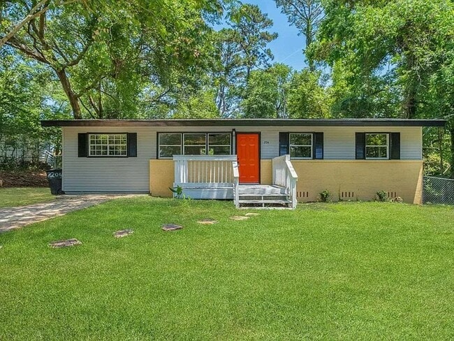 Building Photo - 2204 Berkshire Dr Rental