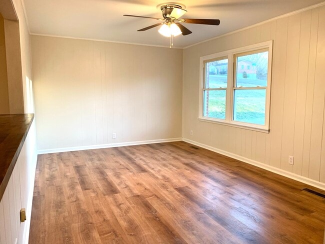 Photo - 321 Clearview Dr
