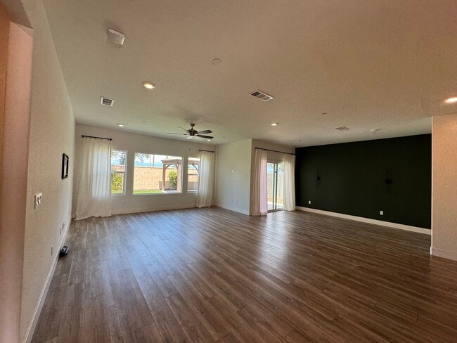 Photo - 601 Wishon Ave W