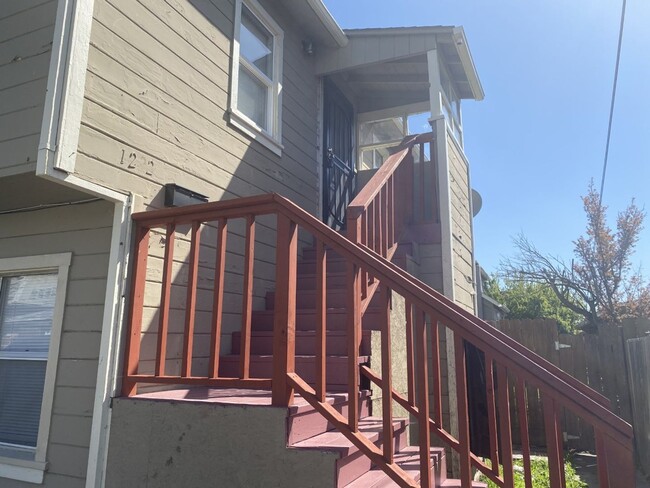Building Photo - Lovely 2 Bedroom, 1 Bathroom Unit 1222-B Rental