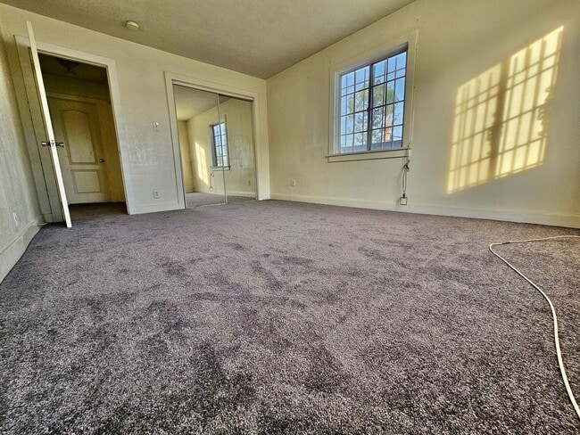 Photo - 1007 W 74th St