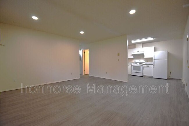 Photo - 811 W Villard St Unidad #56
