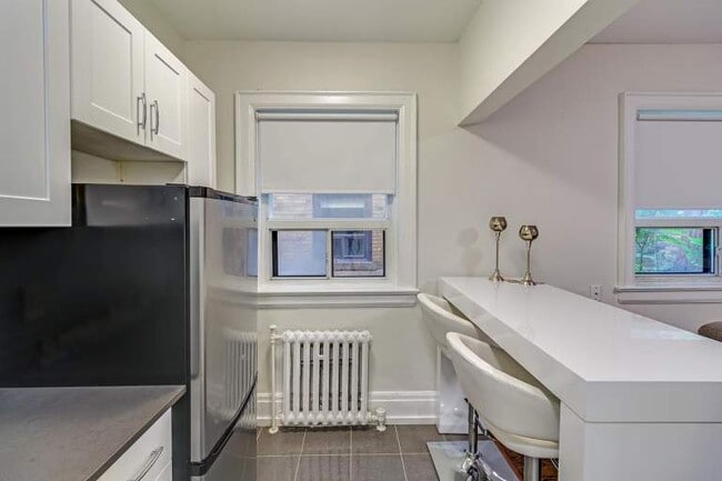 Photo - 320-342 Avenue Road