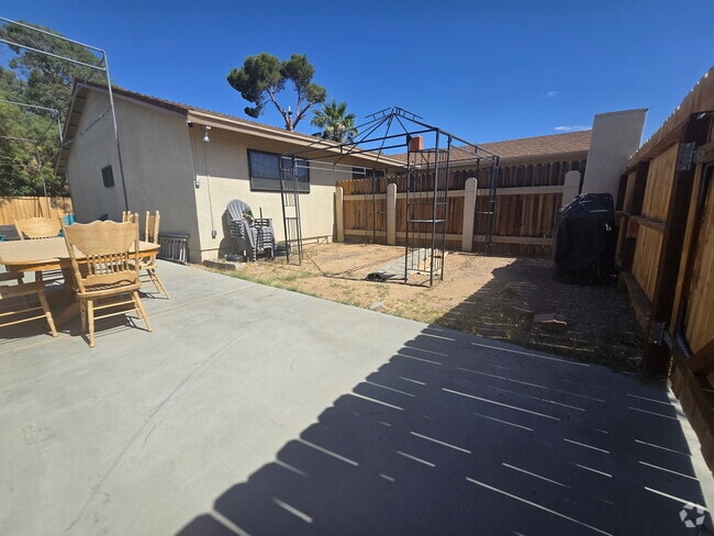 Building Photo - 524 S Alvord St Rental