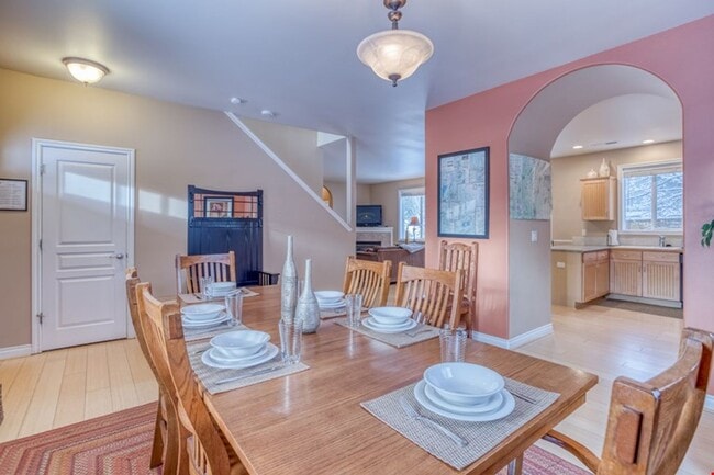Photo - Furnished 3 Bedroom only 24 minutes from M...