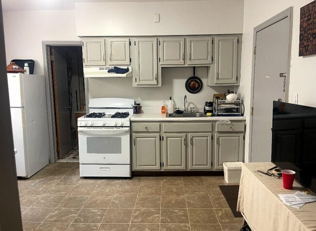 Photo - 129 W 20th St Unit 2