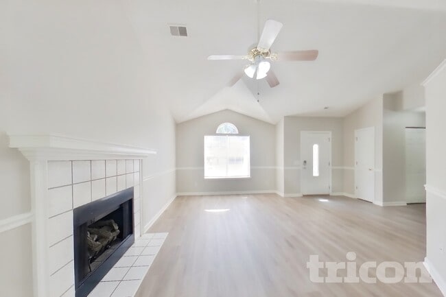 425 Northshore Ct