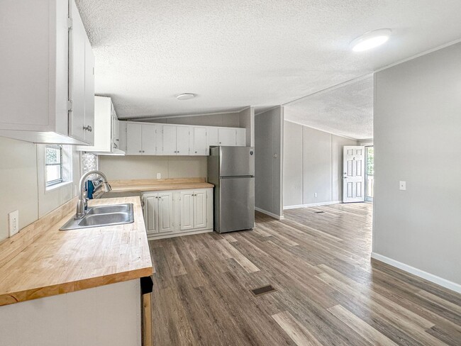 Photo - REMODELED 3BD 2BA HOME FOR RENT!