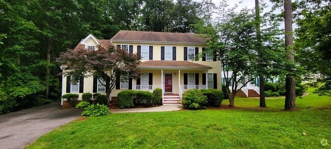 Building Photo - Large traditional colonial in Chester with... Rental