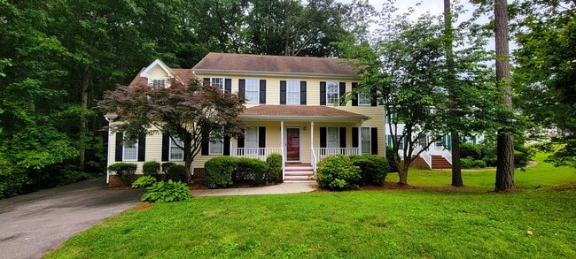 Large traditional colonial in Chester with... - Large traditional colonial in Chester with... House
