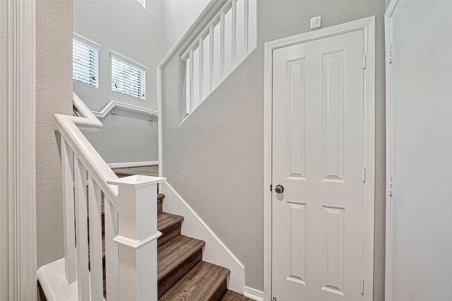 Photo - 77 Woodlily Pl