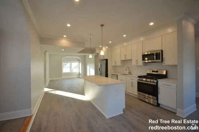 Building Photo - 124 Kenrick St Unit 5 Rental