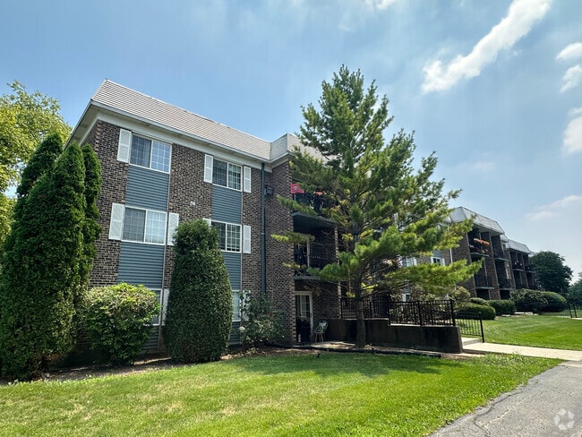 Building Photo - 1503 N Windsor Dr Unit 103 Rental