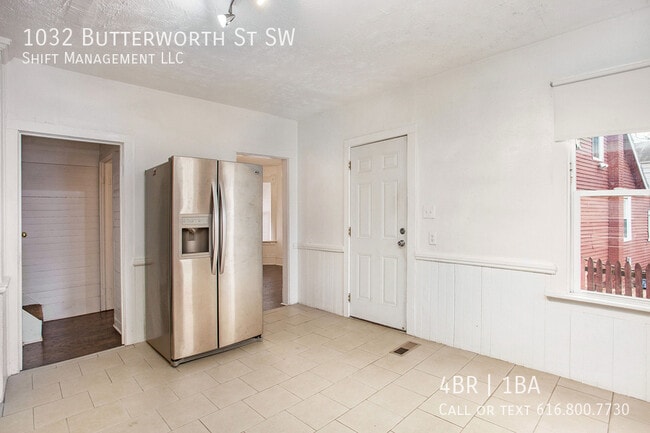 Photo - 1032 Butterworth St SW