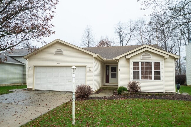 Building Photo - 4 bed 3 bath home in Valparaiso