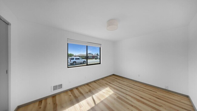 Photo - 3 Bed 1 Bath - Remodeled - Pet per Approva...