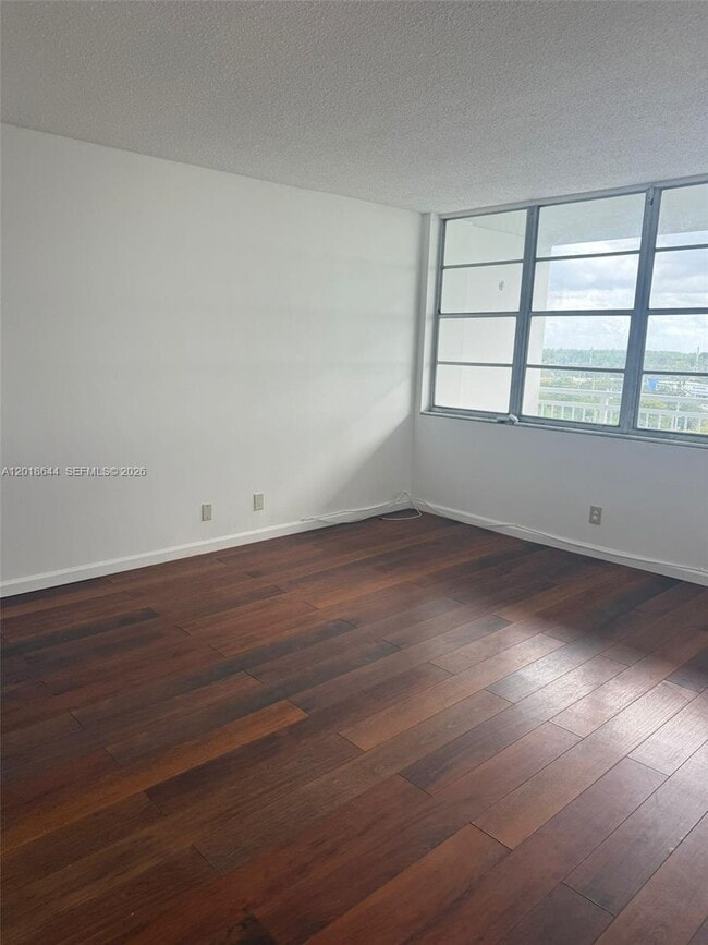 Photo - 2025 NE 164th St Unit 818